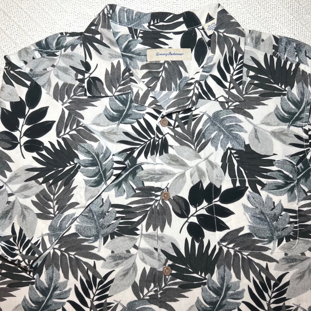 Tommy Bahama XL Grey Black Tropical Leaf Print Short Sleeve Camp Shirt